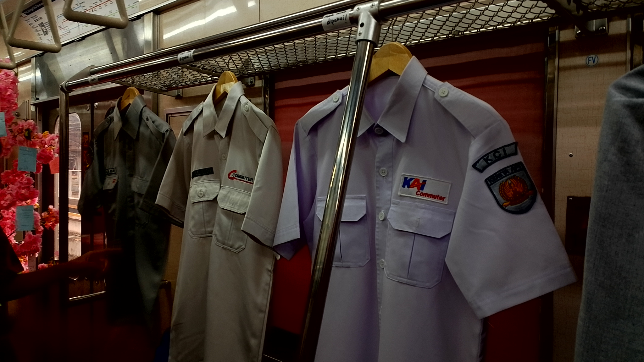 baju impian  di Indonesia - foto kereta api dan lokomotif