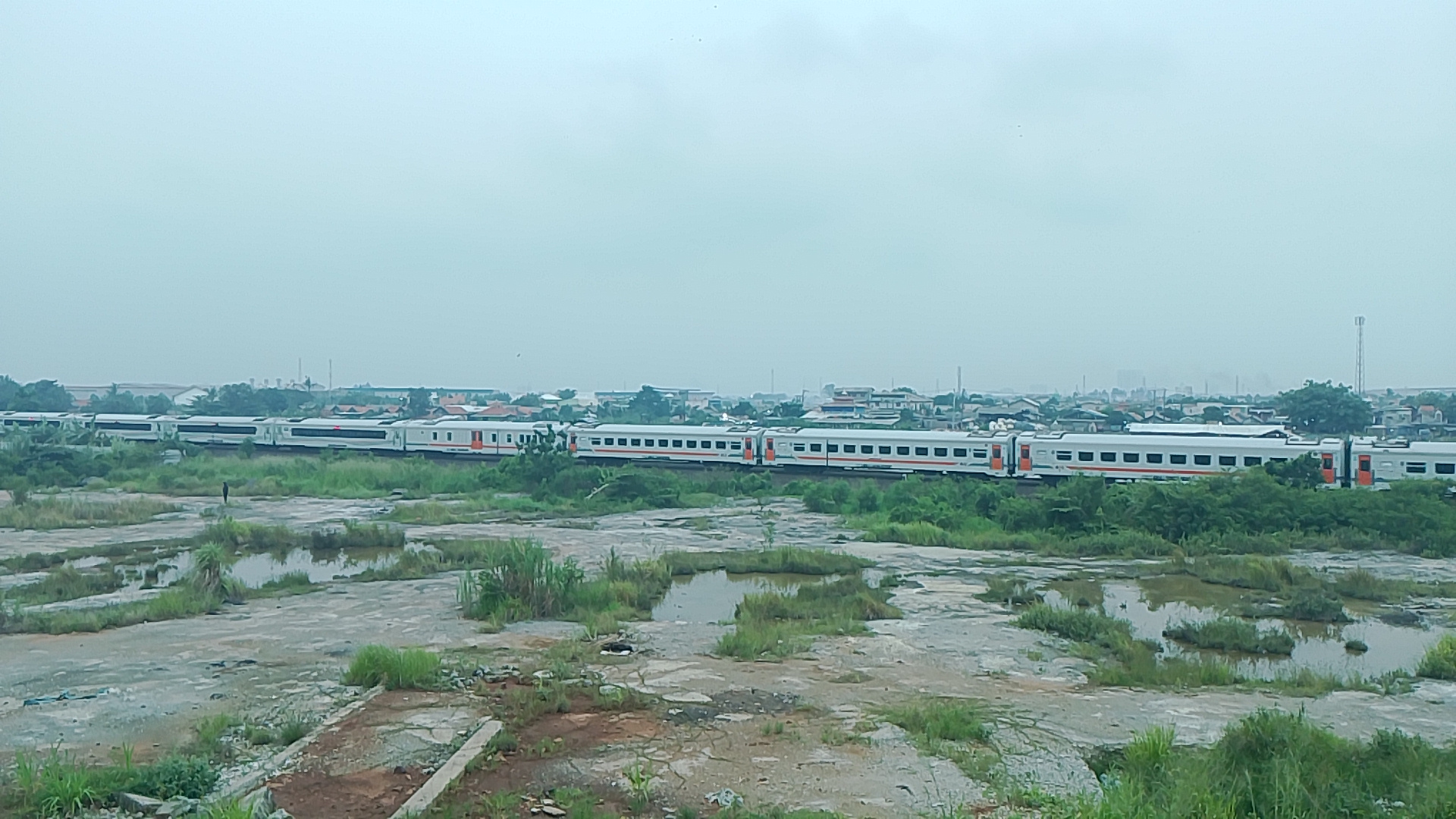 Gak tau nama KA nya apaan di Indonesia - foto kereta api dan lokomotif