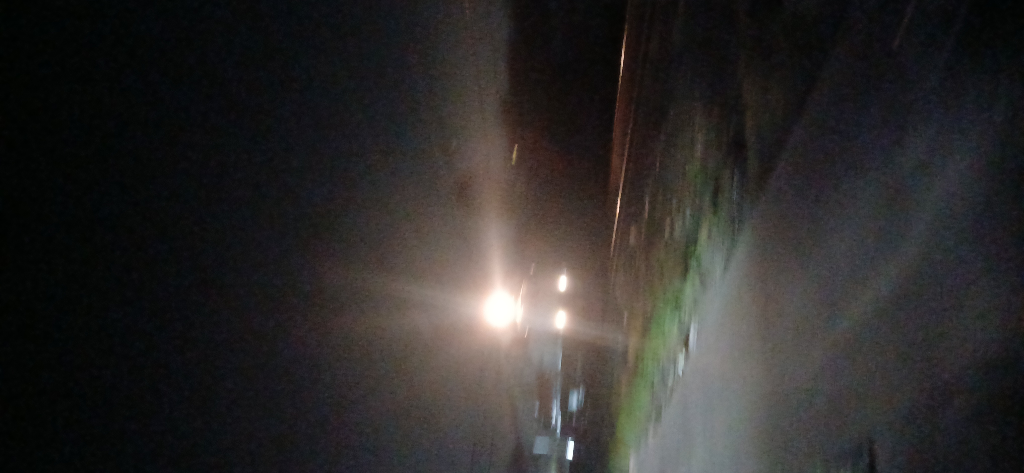 Foto cc201 di malam hari di Indonesia - foto kereta api dan lokomotif