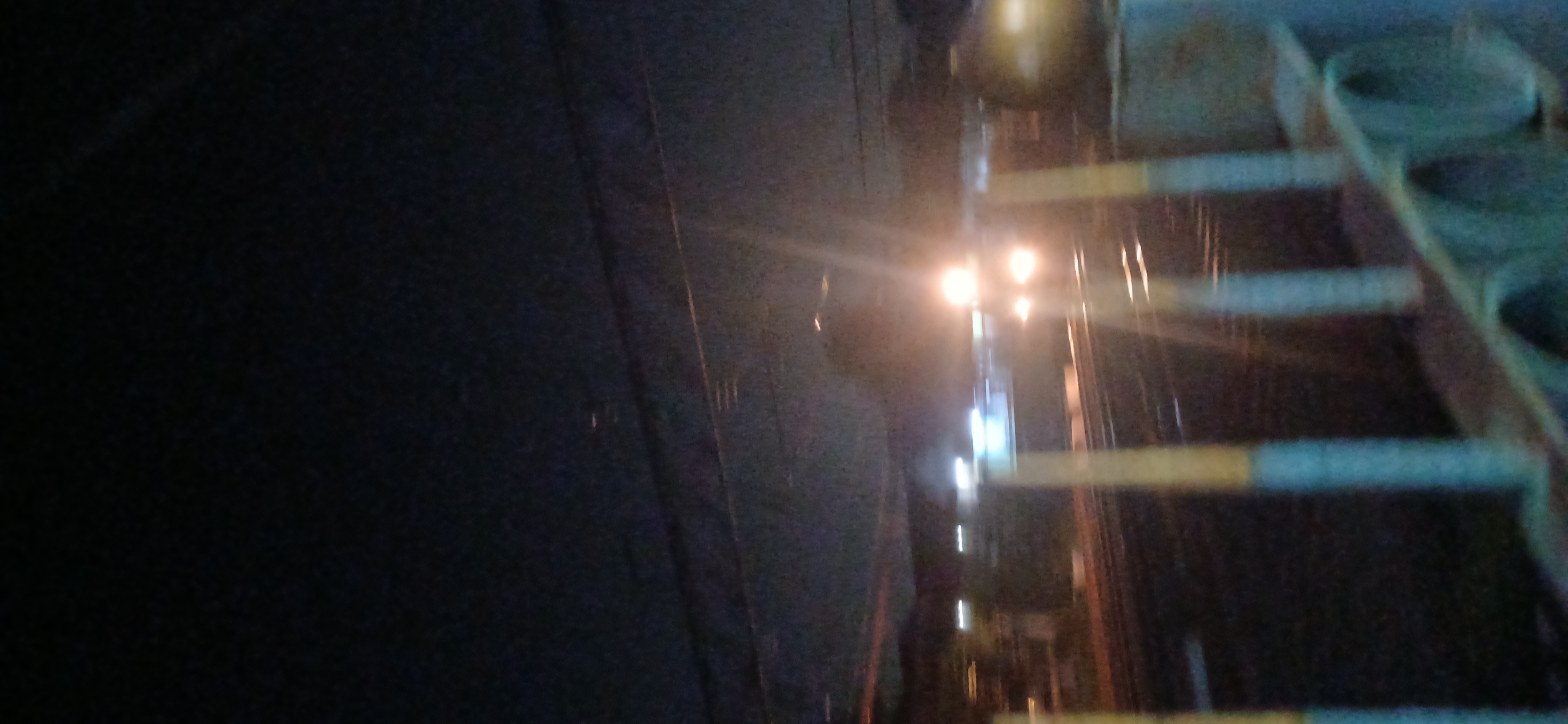 Foto lok cc206 dari atas pagar pembatas di Indonesia - foto kereta api dan lokomotif