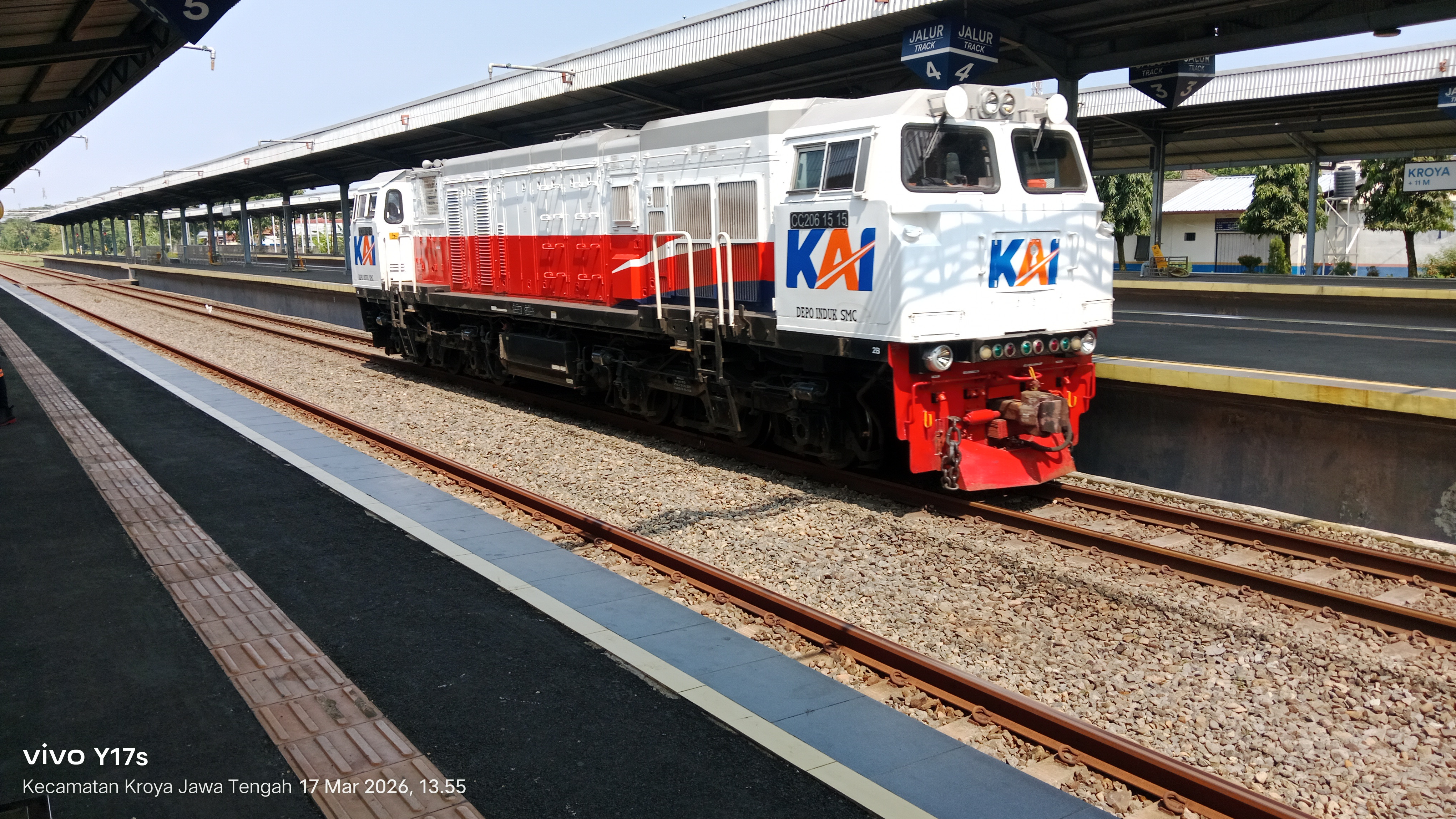 Lokomotif CC206 di Stasiun Indonesia - foto kereta api terbaru