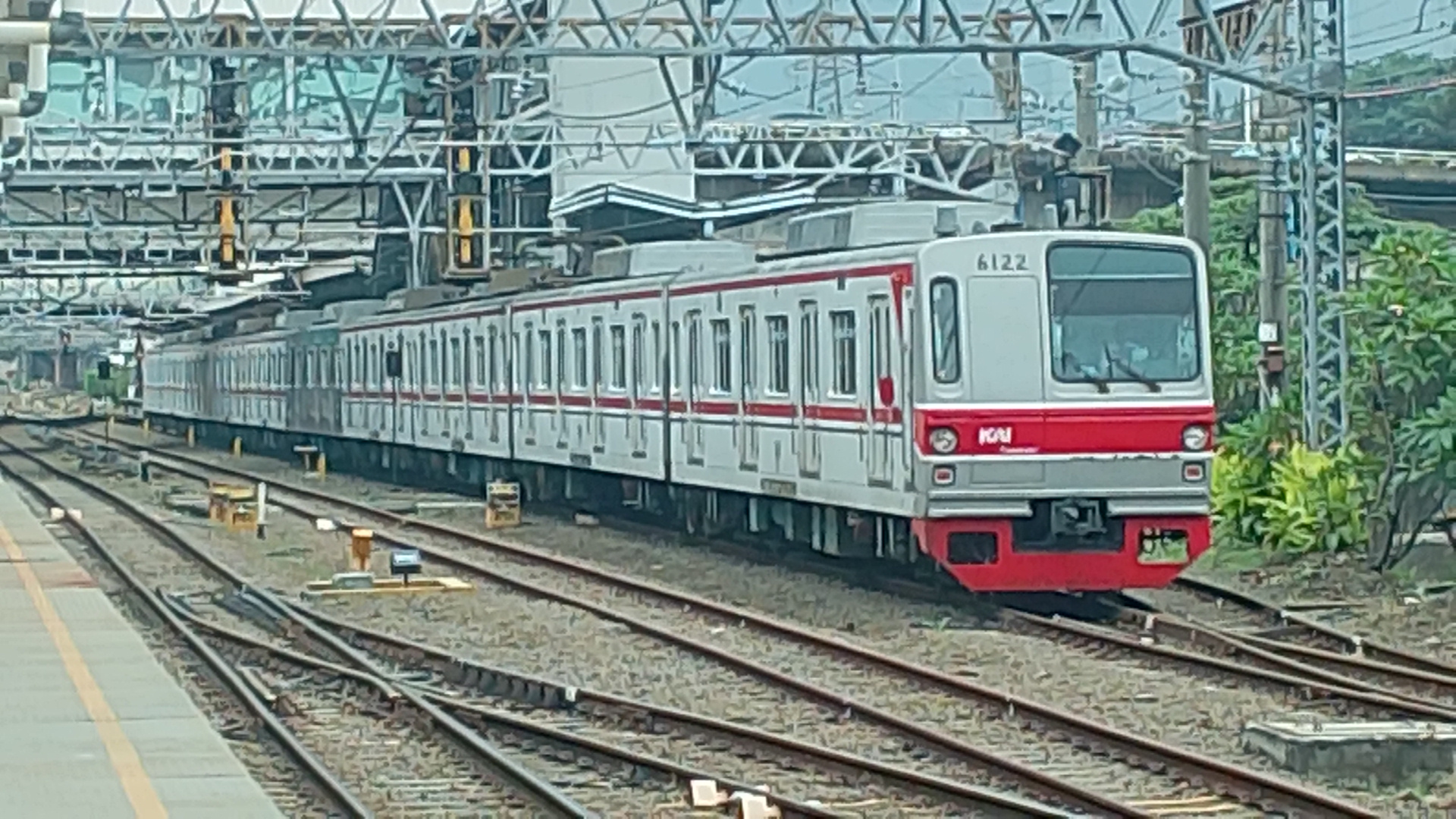 St.Tanah Abang  di Stasiun Indonesia - foto kereta api terbaru
