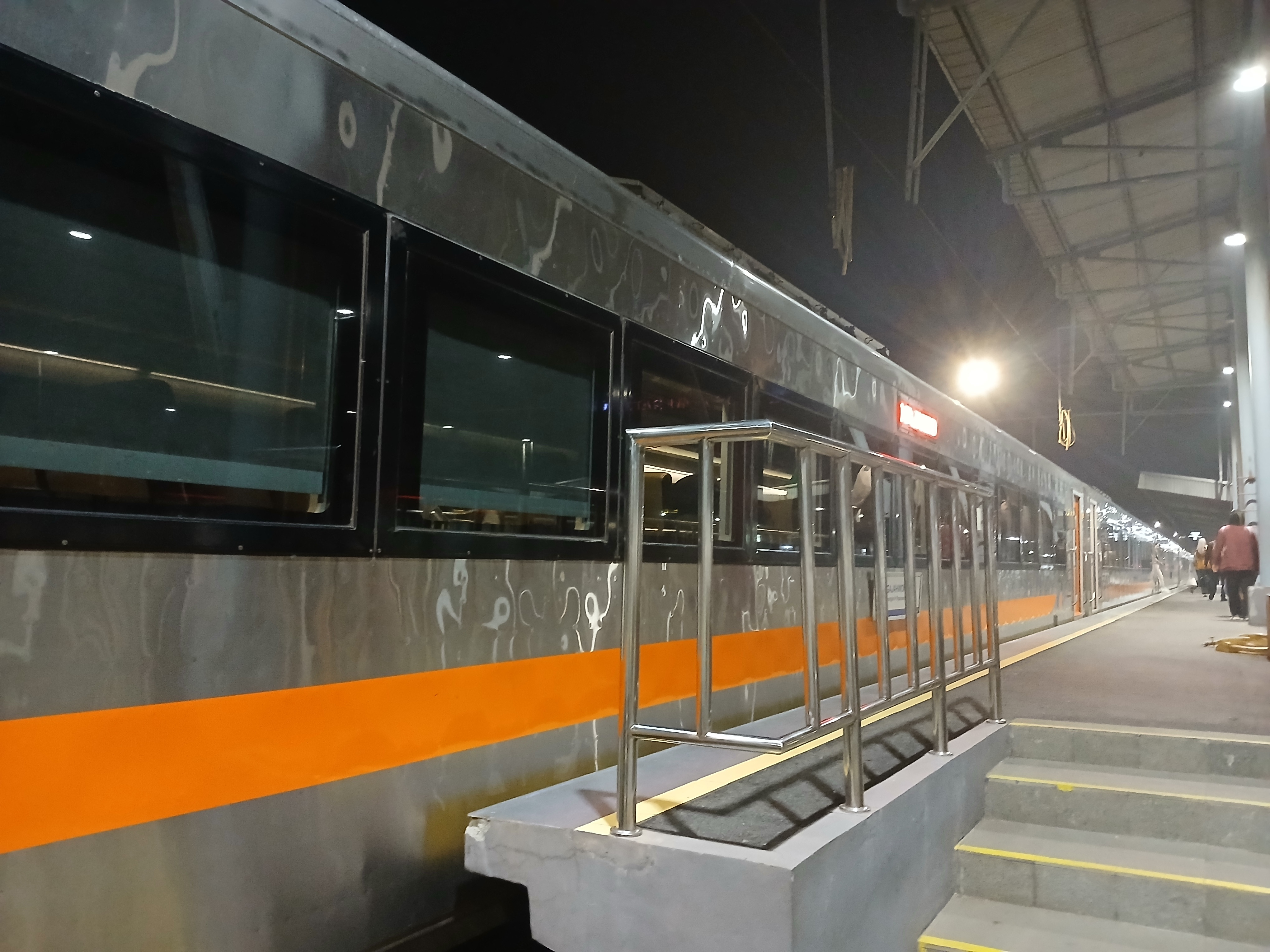 Ka sawunggalih di Stasiun Indonesia - foto kereta api terbaru