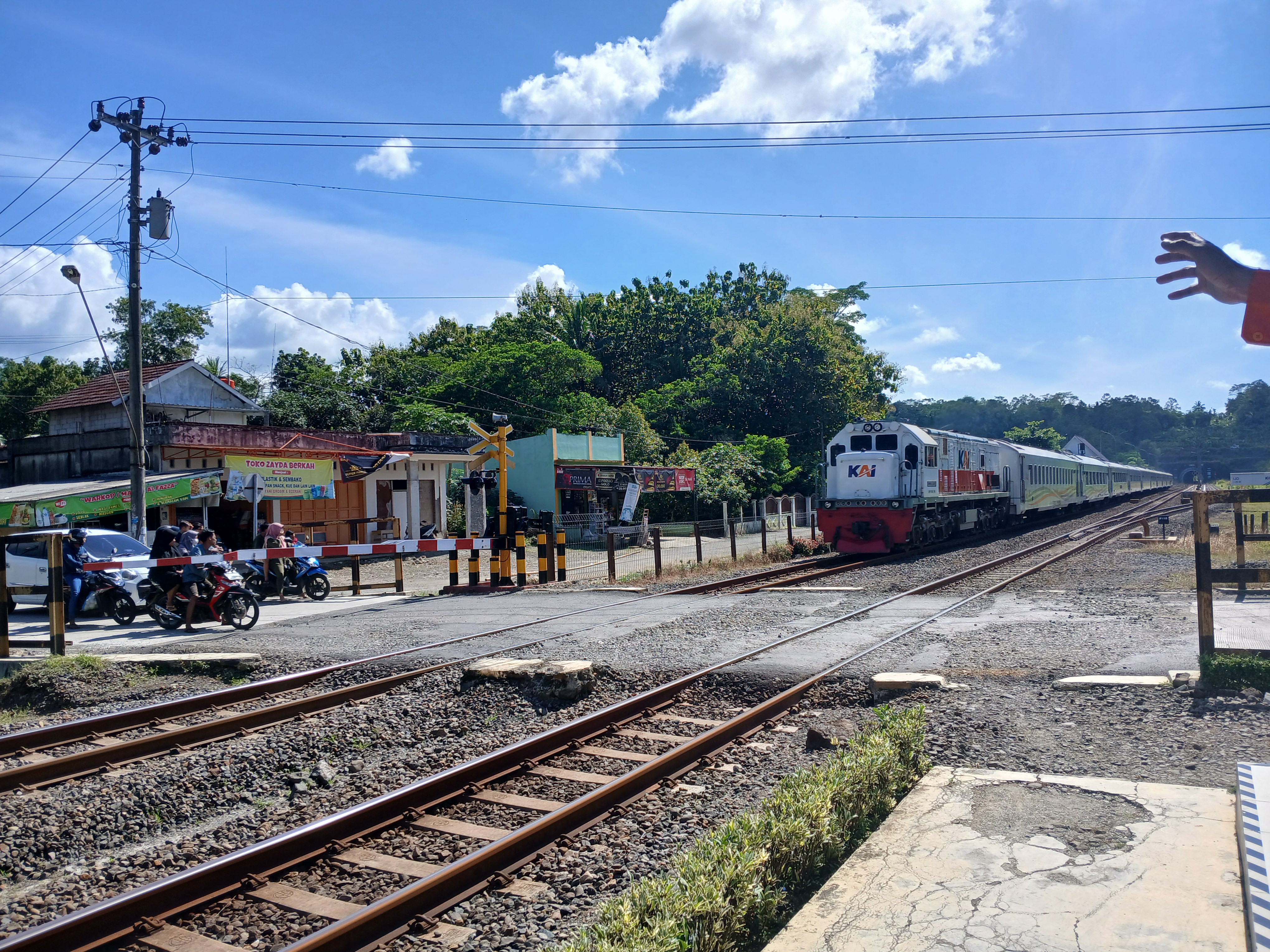 Hunting stasiun ijo di Stasiun Indonesia - foto kereta api terbaru