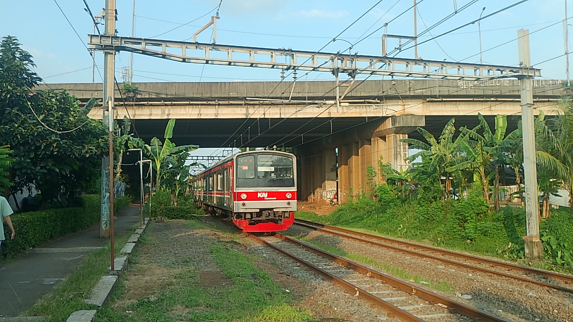 BINTARO di Stasiun Indonesia - foto kereta api terbaru
