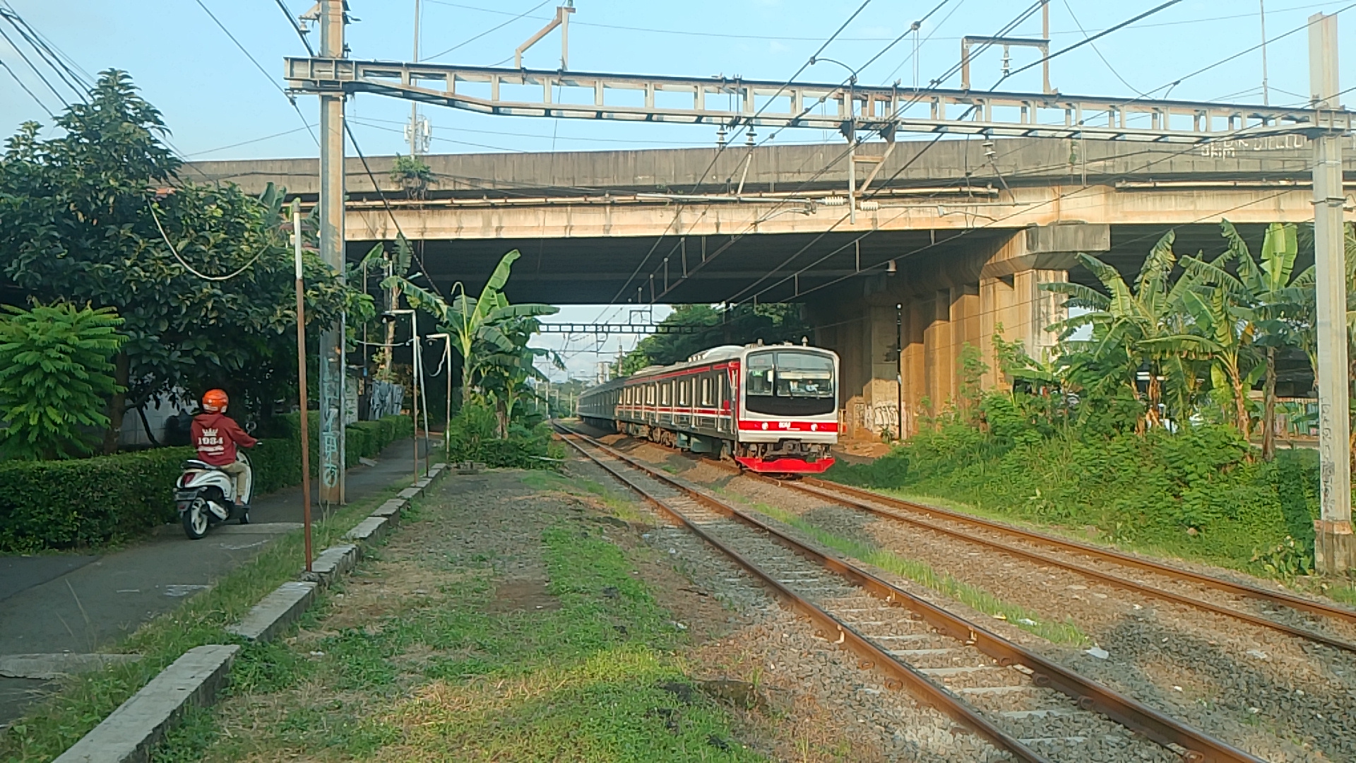 Foto BINTARO - Kereta Bintaro di Indonesia