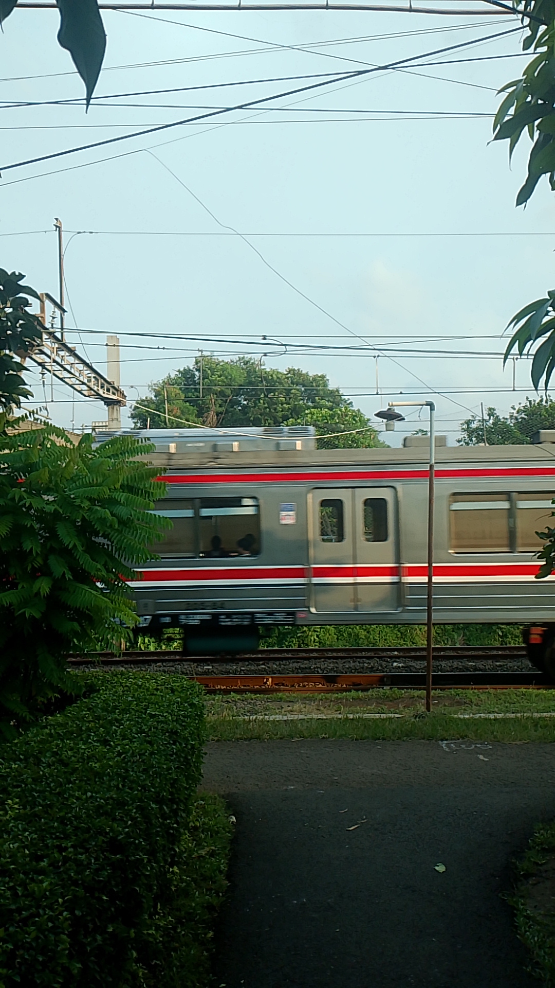 BINTARO  di Stasiun Indonesia - foto kereta api terbaru