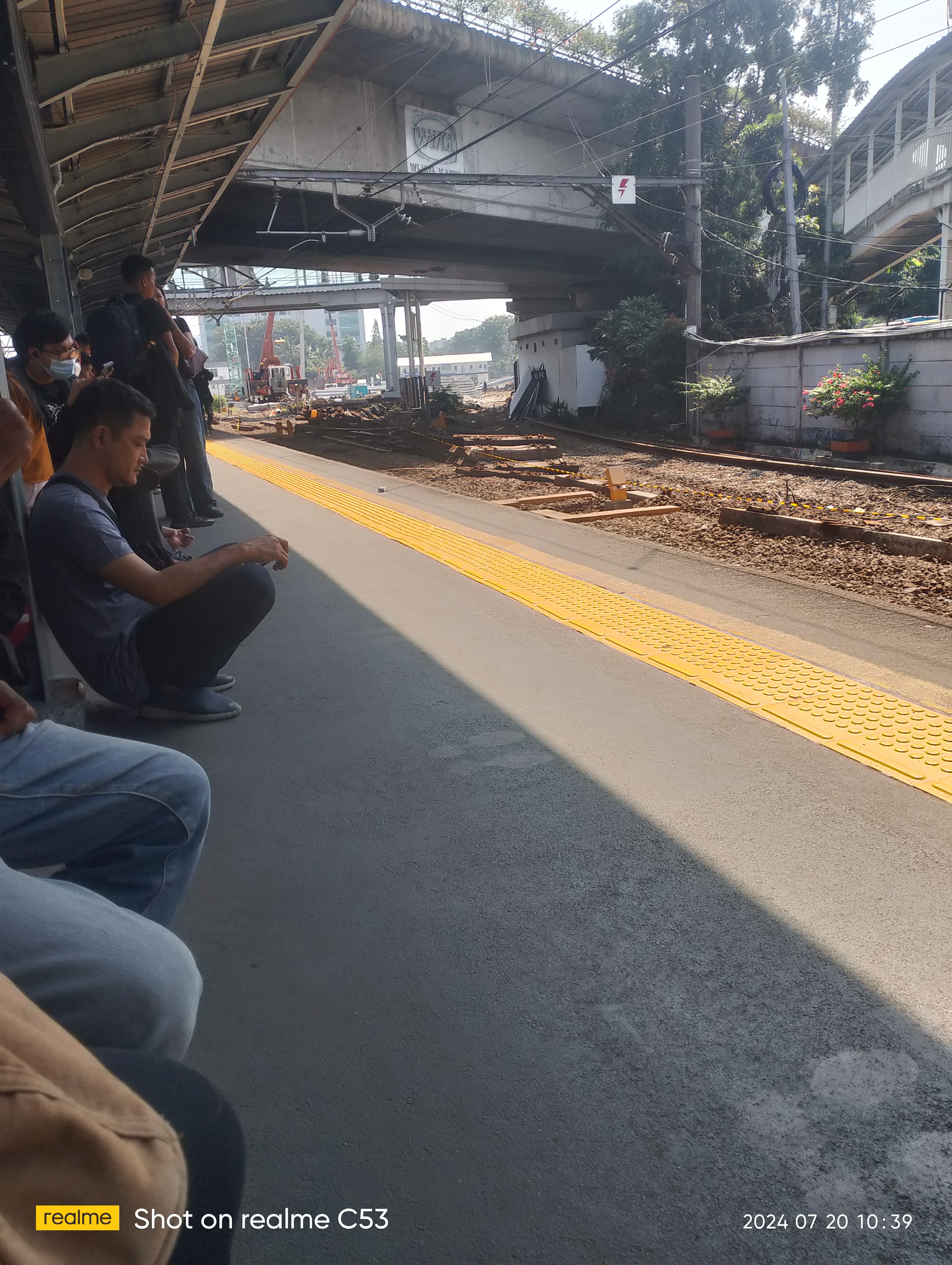 STASIUN TANAH ABANG  di Stasiun Indonesia - foto kereta api terbaru