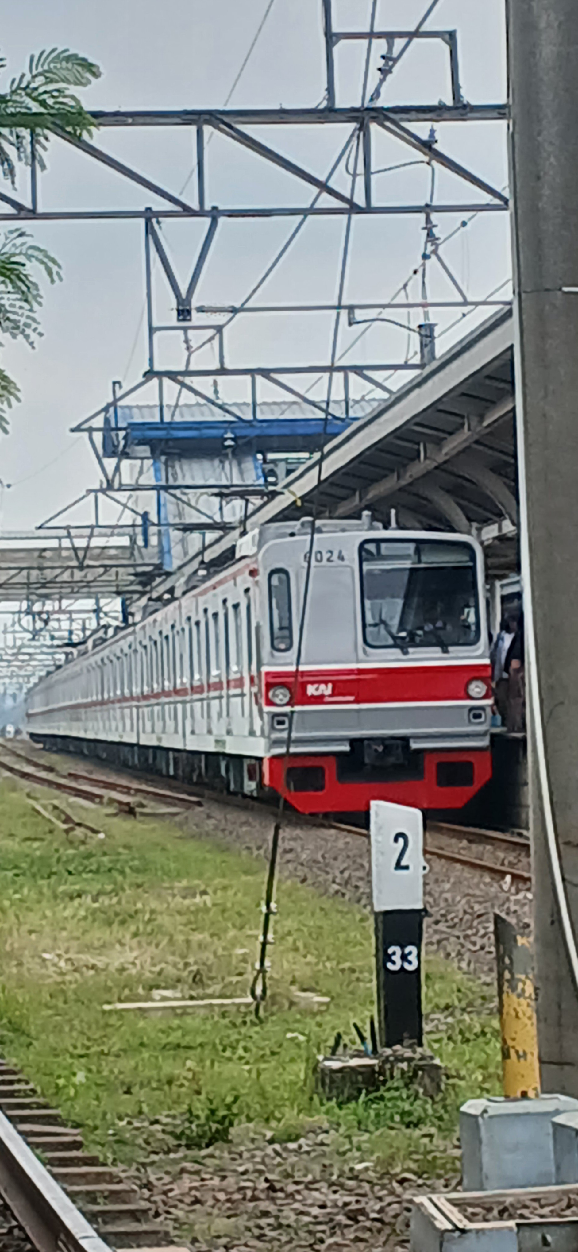 TM 6024 Versi kamera di zoom di Stasiun Indonesia - foto kereta api terbaru