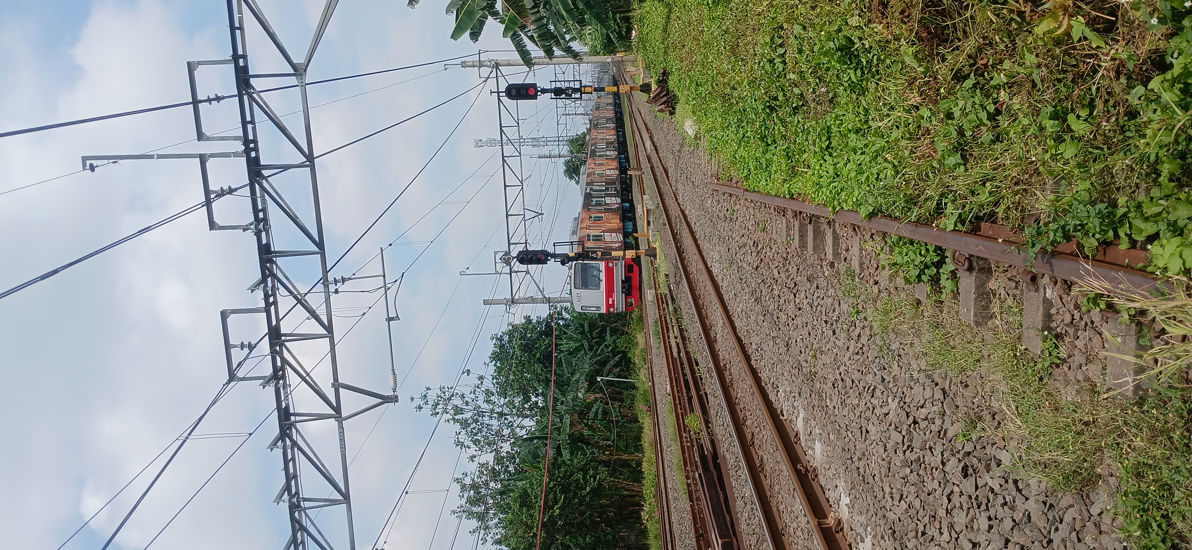 Tm 6129  di Indonesia - foto kereta api