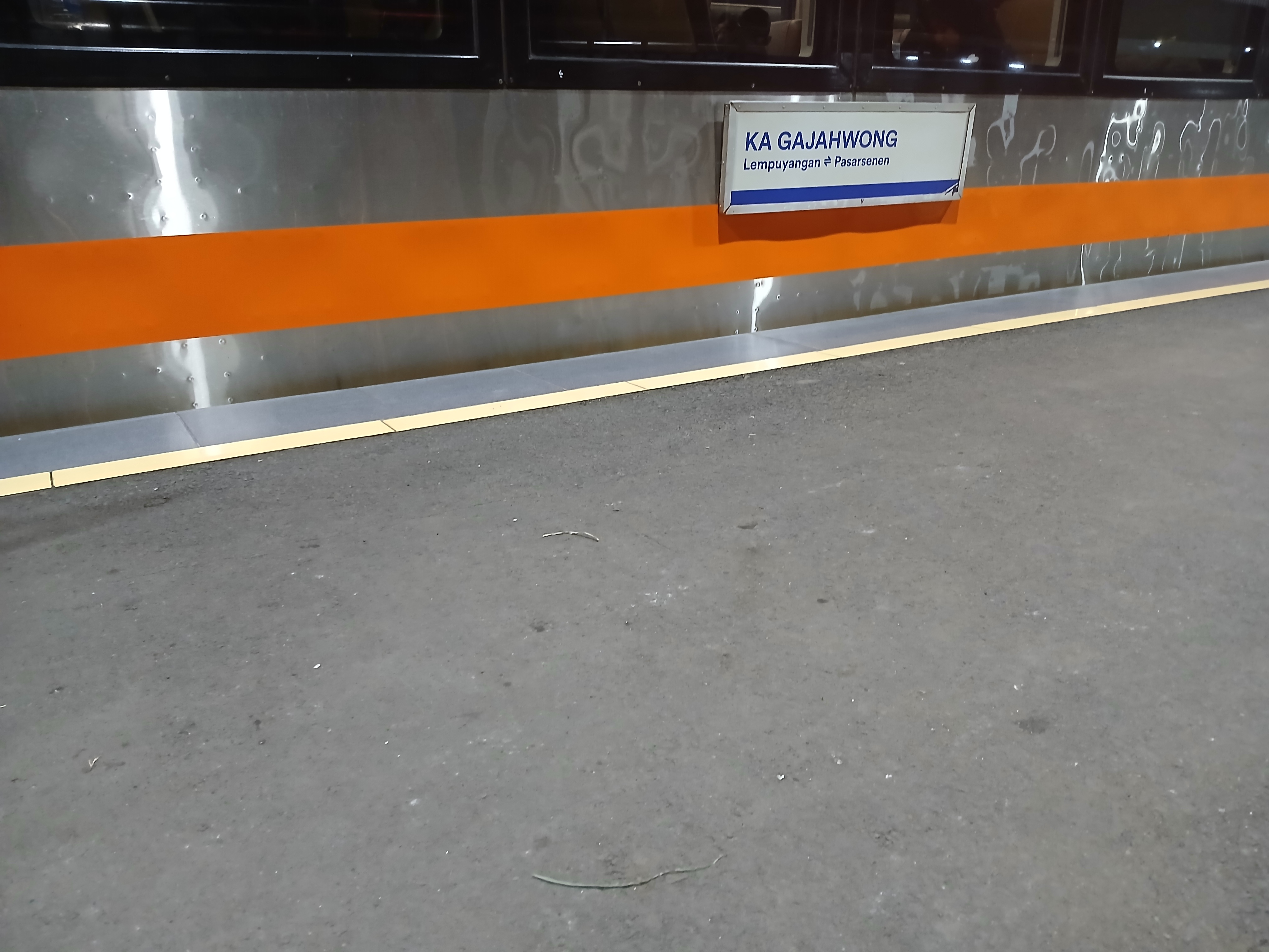 Ka gajahwong di Indonesia - foto kereta api