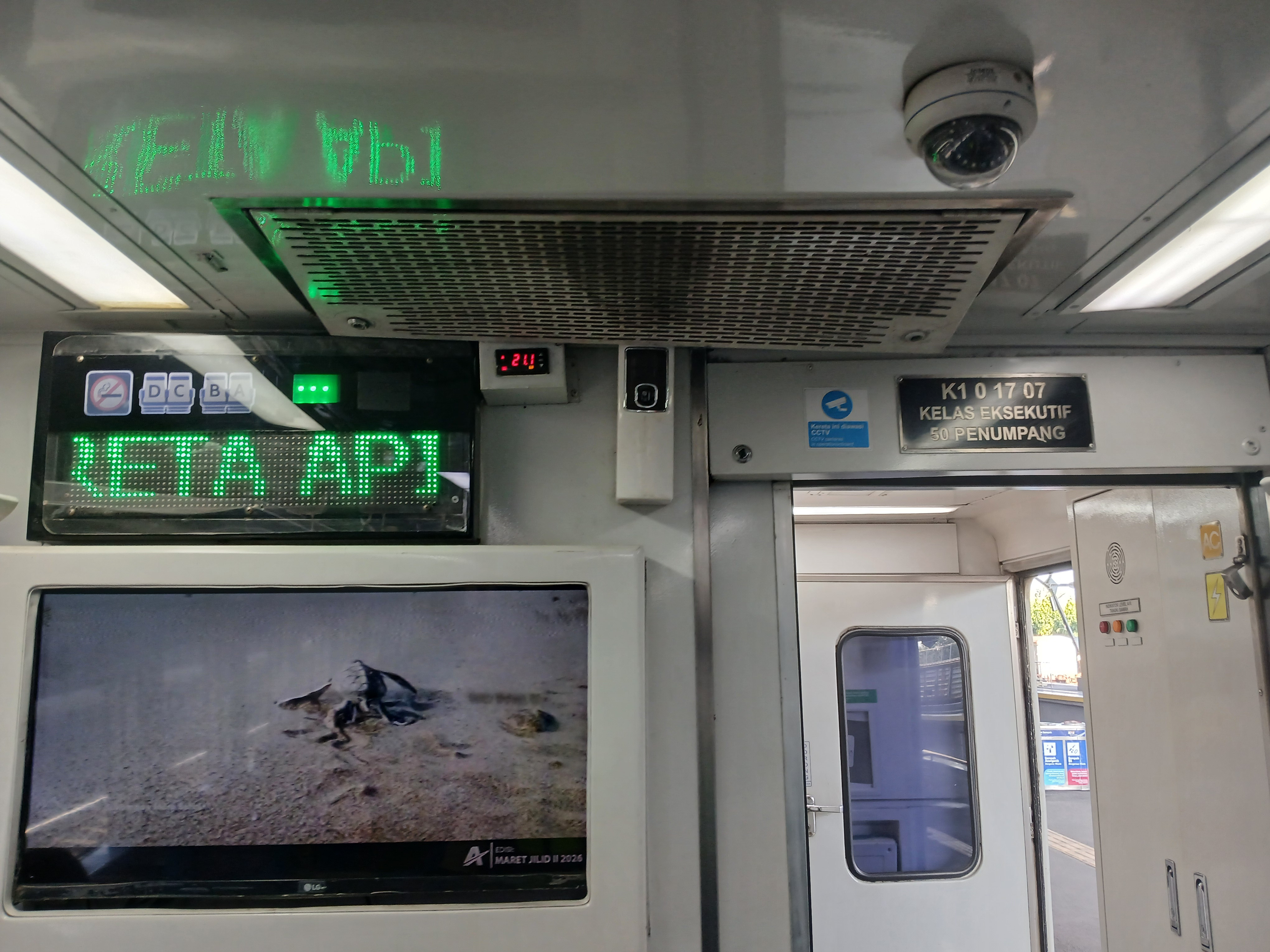 Ka purwojaya di Stasiun Indonesia - foto kereta api terbaru