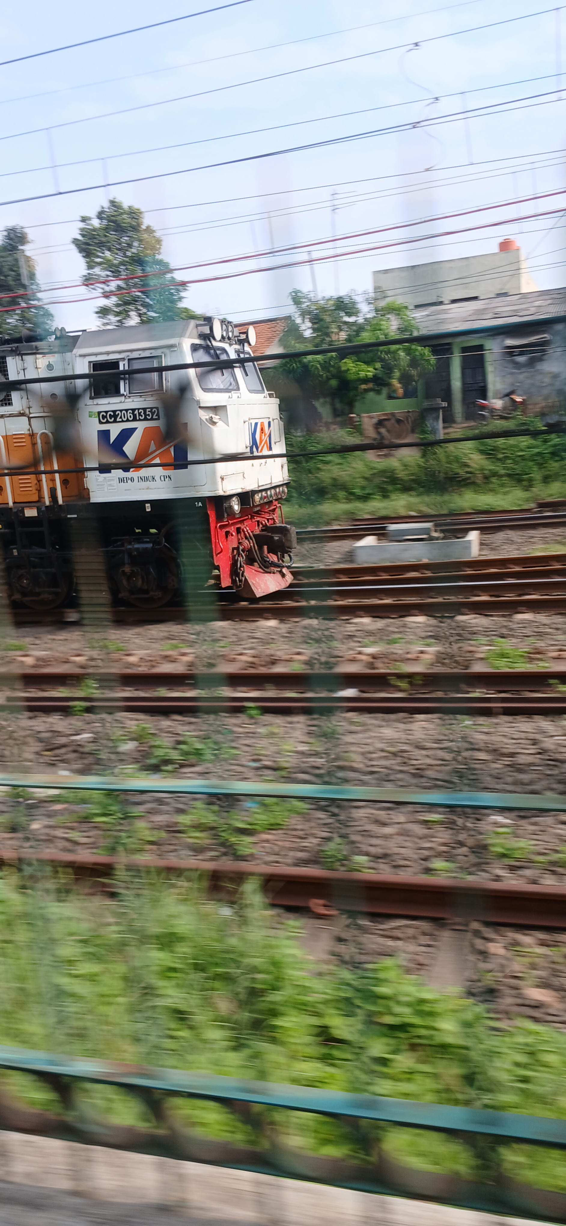 CC 206 13 52 CPN di Stasiun Indonesia - foto kereta api terbaru