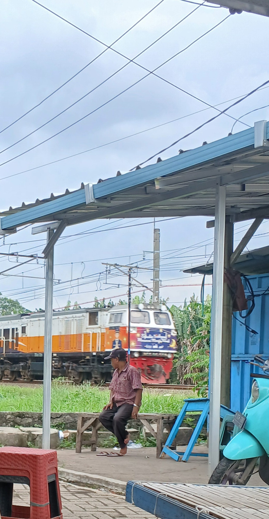 Dapet CC 206 LIVERY Spesial lebaran 2026 di Stasiun Indonesia - foto kereta api terbaru