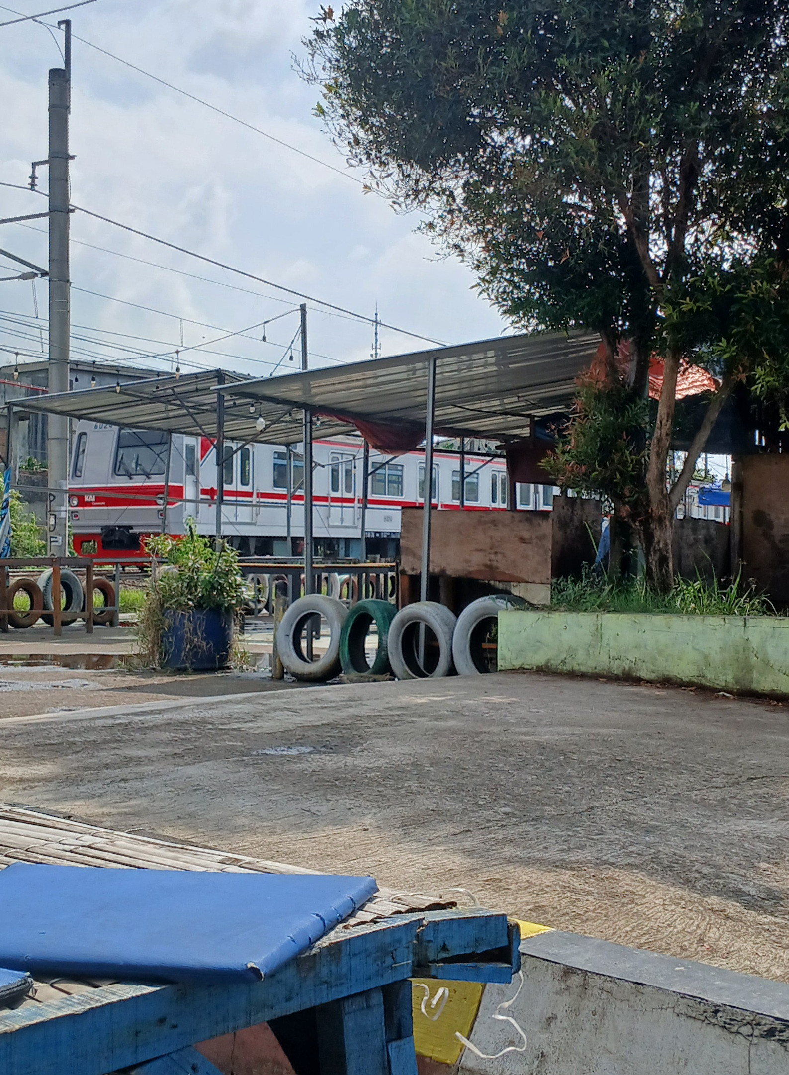 TM 6024 di Stasiun Indonesia - foto kereta api terbaru