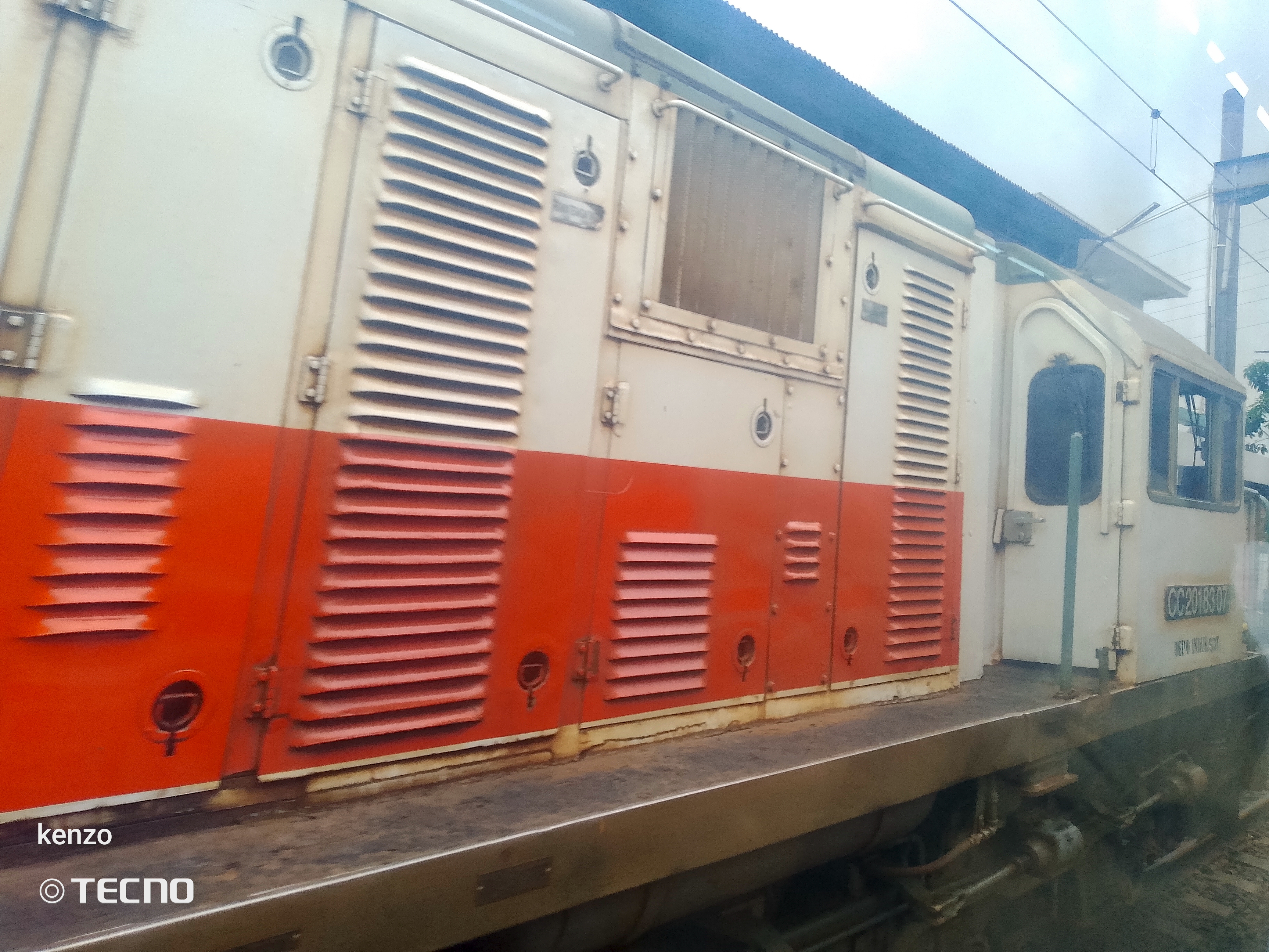 KA AIRLANGGA  di Stasiun Indonesia - foto kereta api terbaru