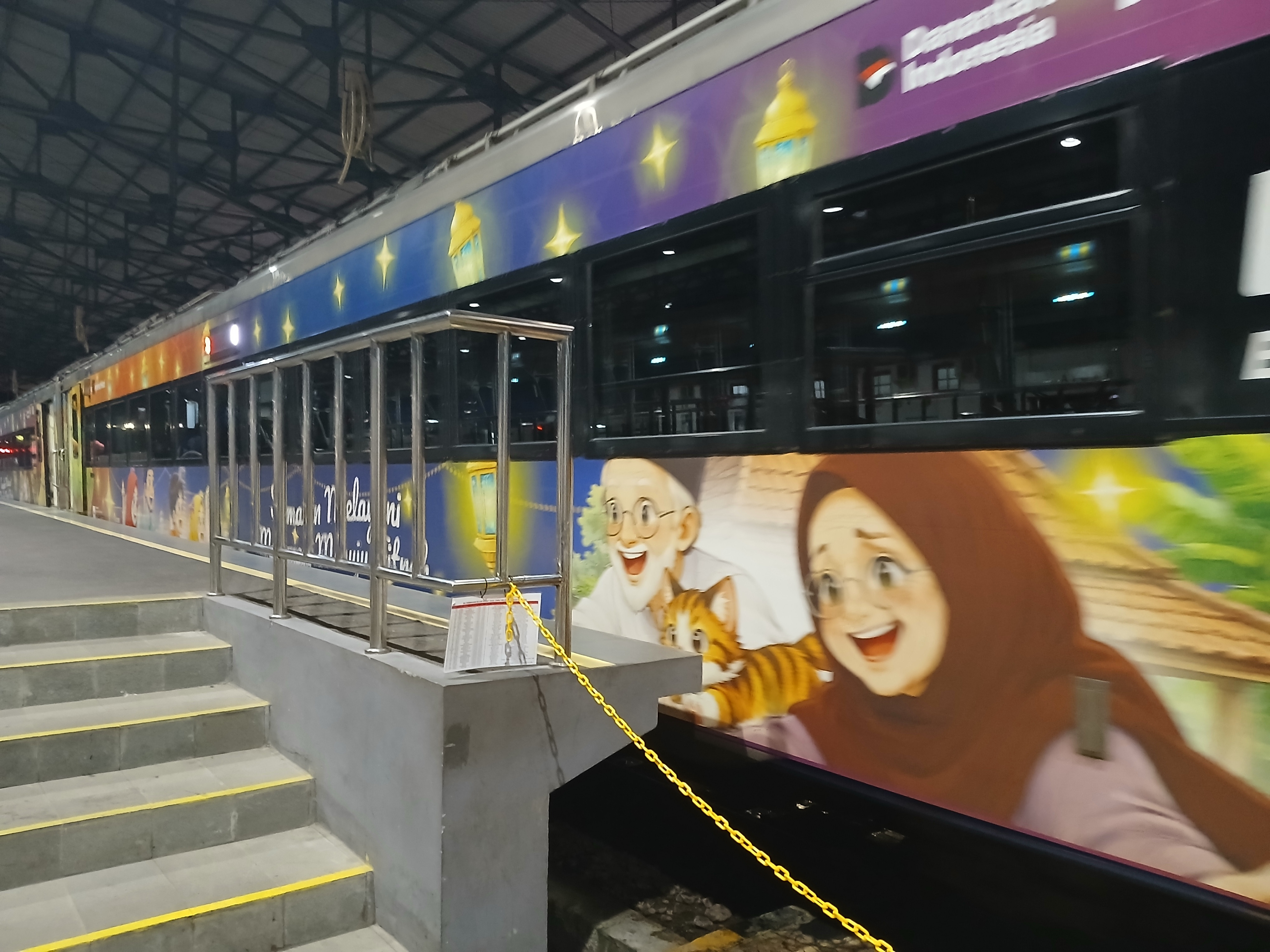 Edisi lebaran di Stasiun Indonesia - foto kereta api terbaru