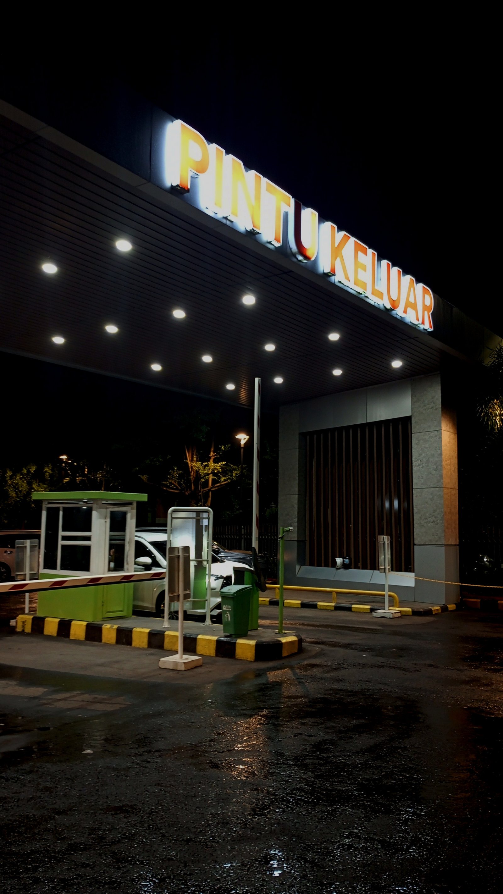 Foto Pintu Keluar Purwokerto di Indonesia