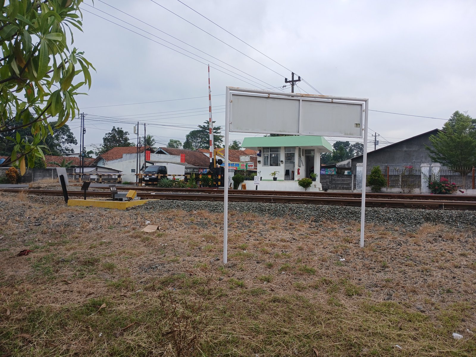 Pos perlintasan stasiun kemranjen