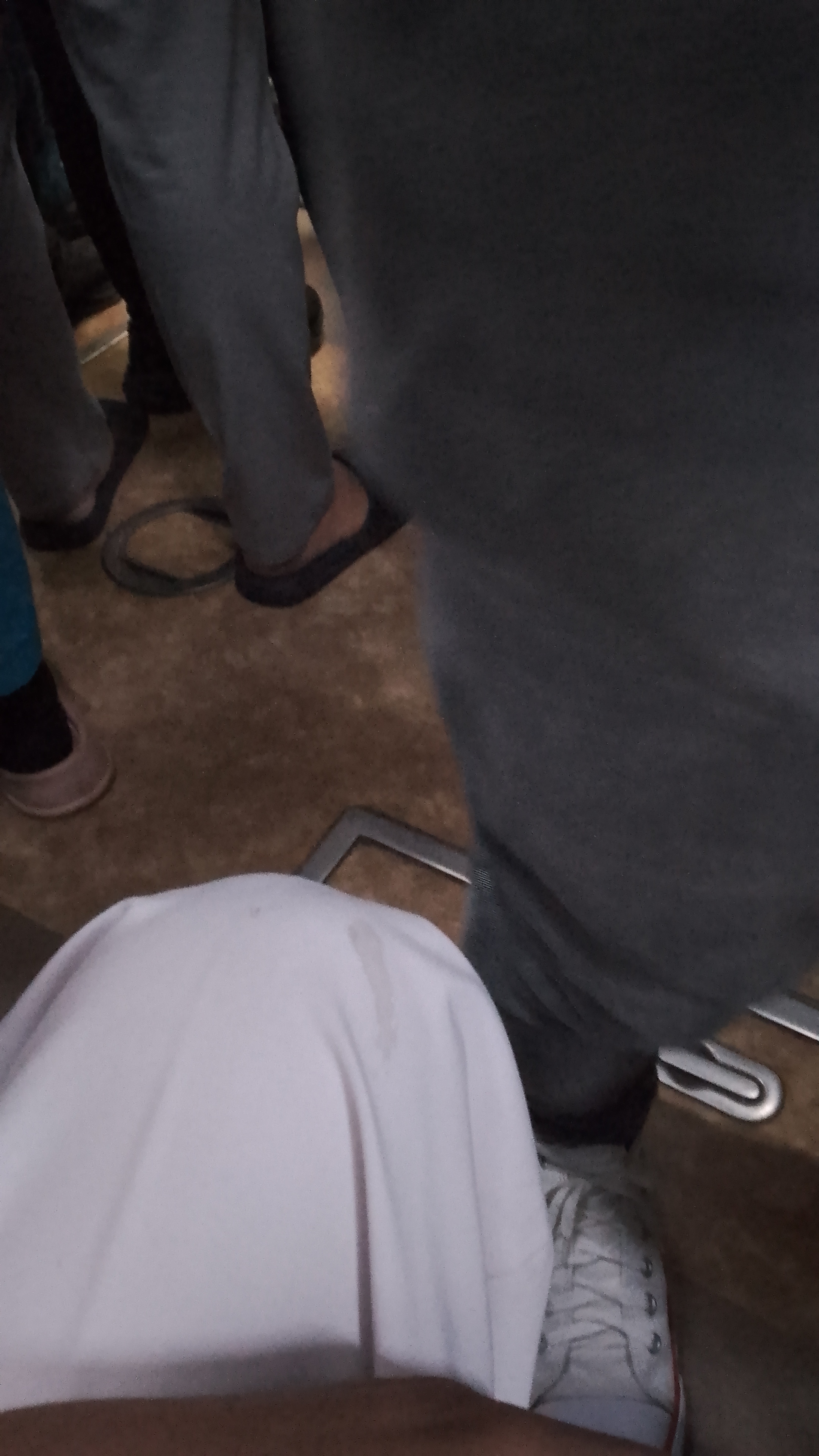 Ramainya  di Stasiun Indonesia - foto kereta api terbaru