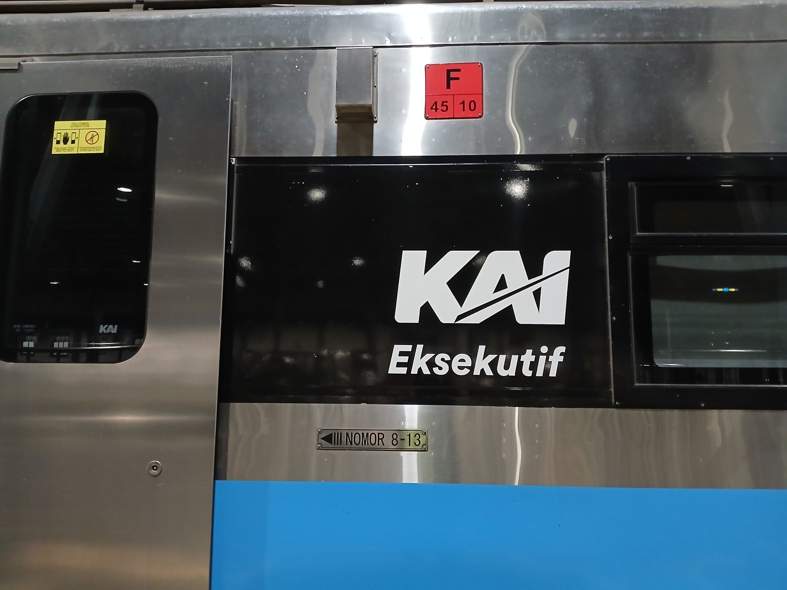 Rangkaian kereta exekutif ka taksaka