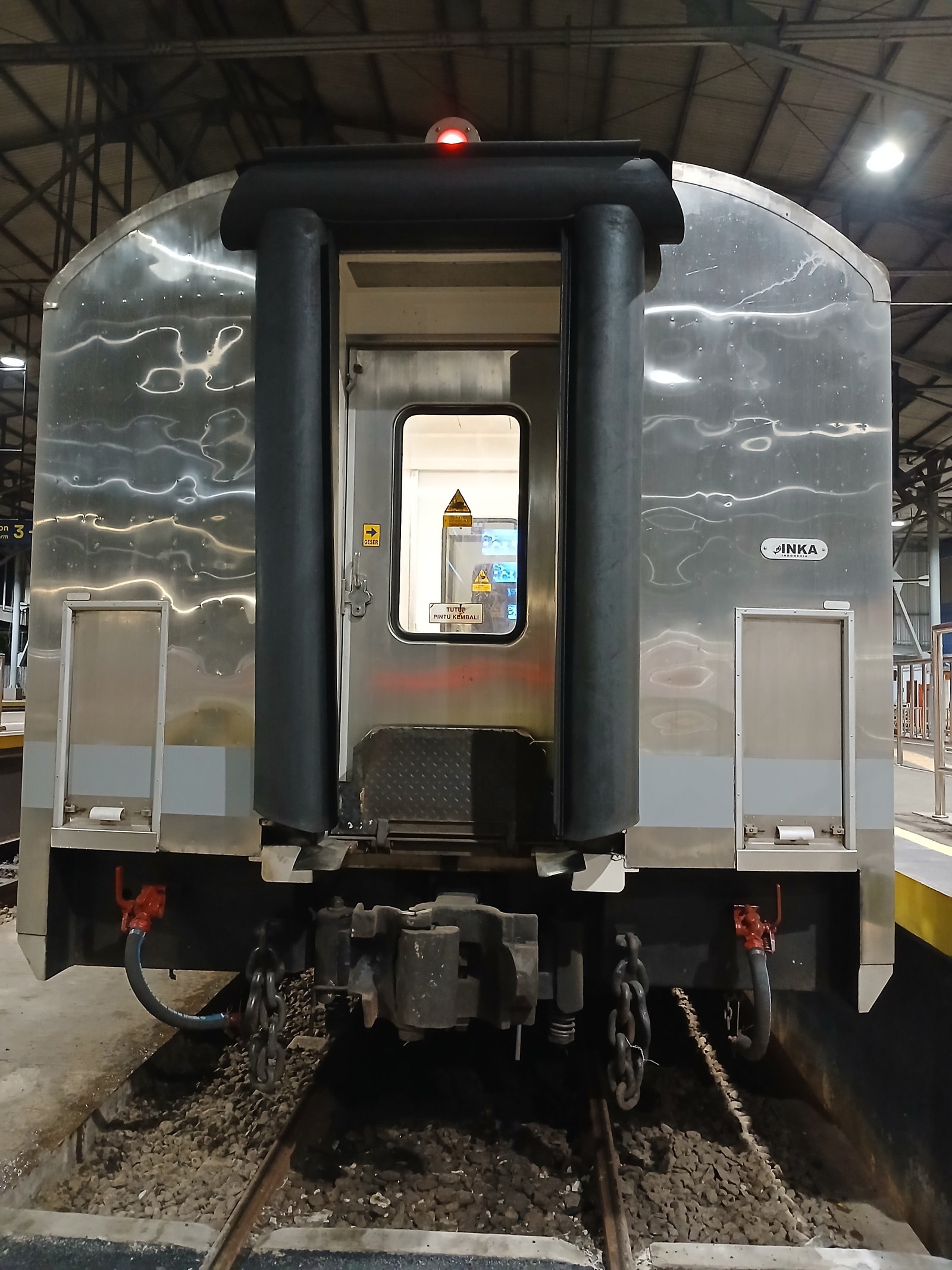 Rangkaian kereta malabar bagian belakang