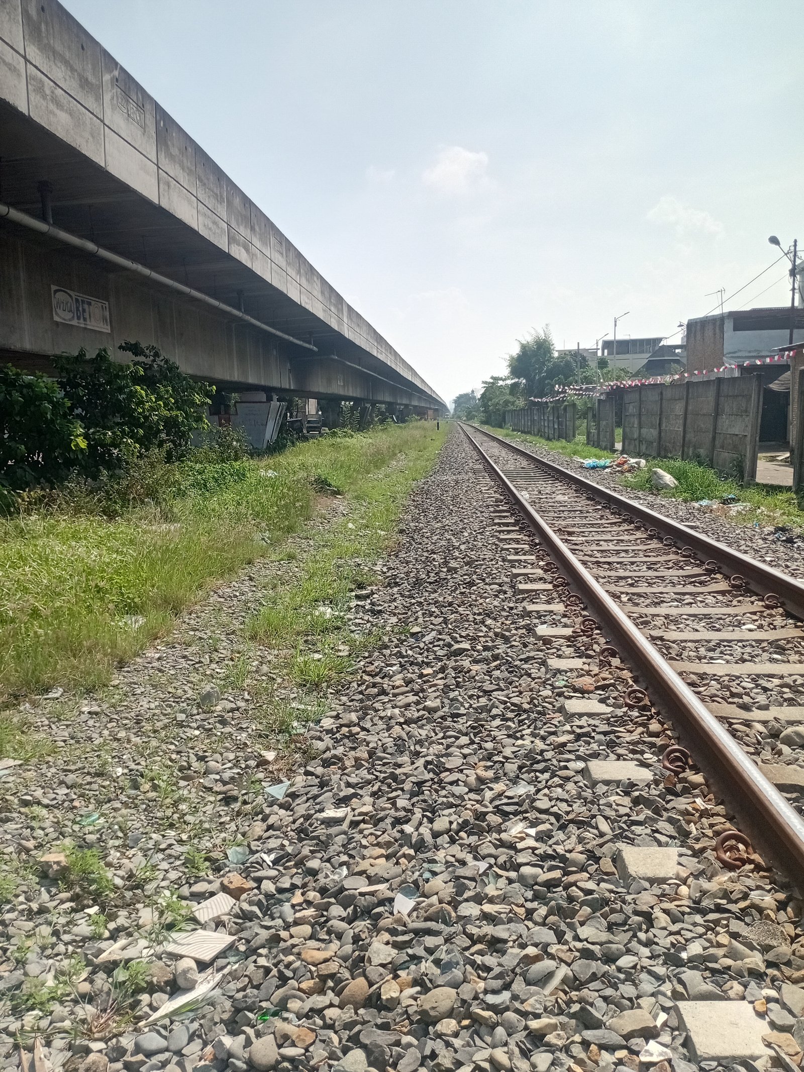 Rel kereta medan