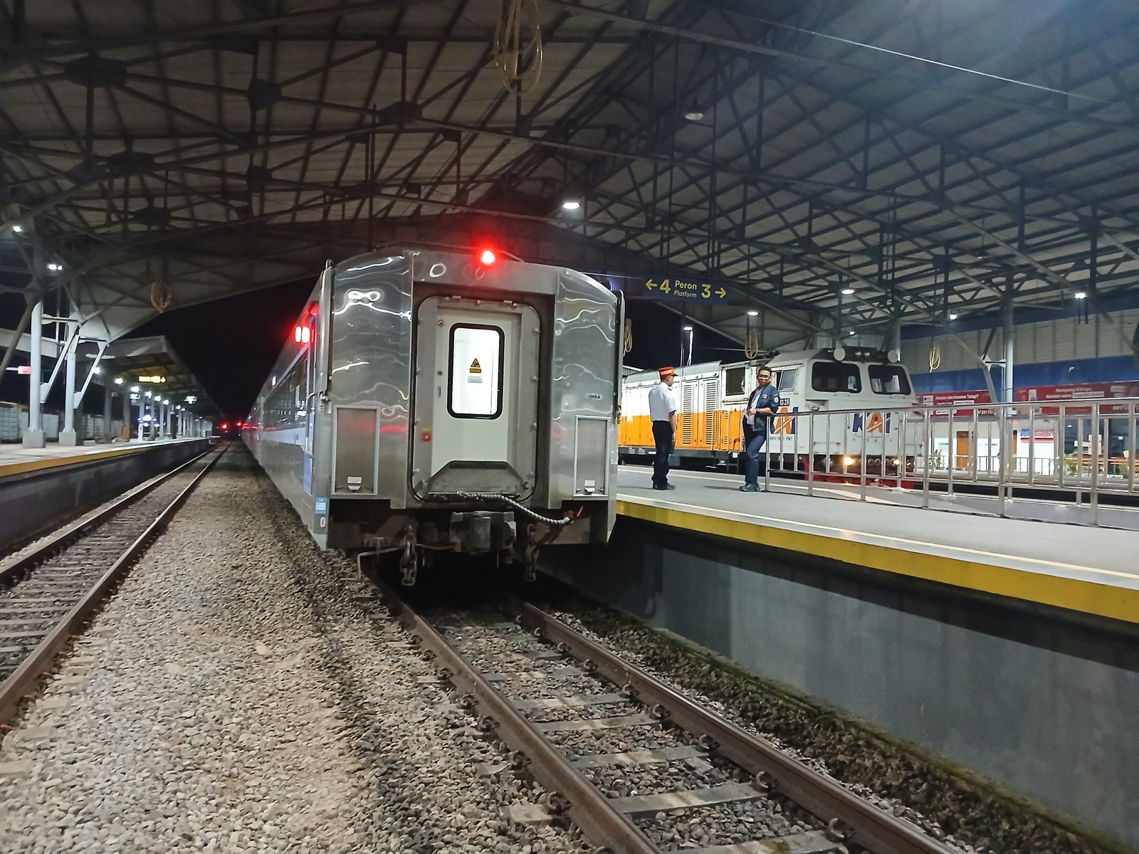 Si kinclong dan si puong lagi bercerita tentang panjangnya jalur 