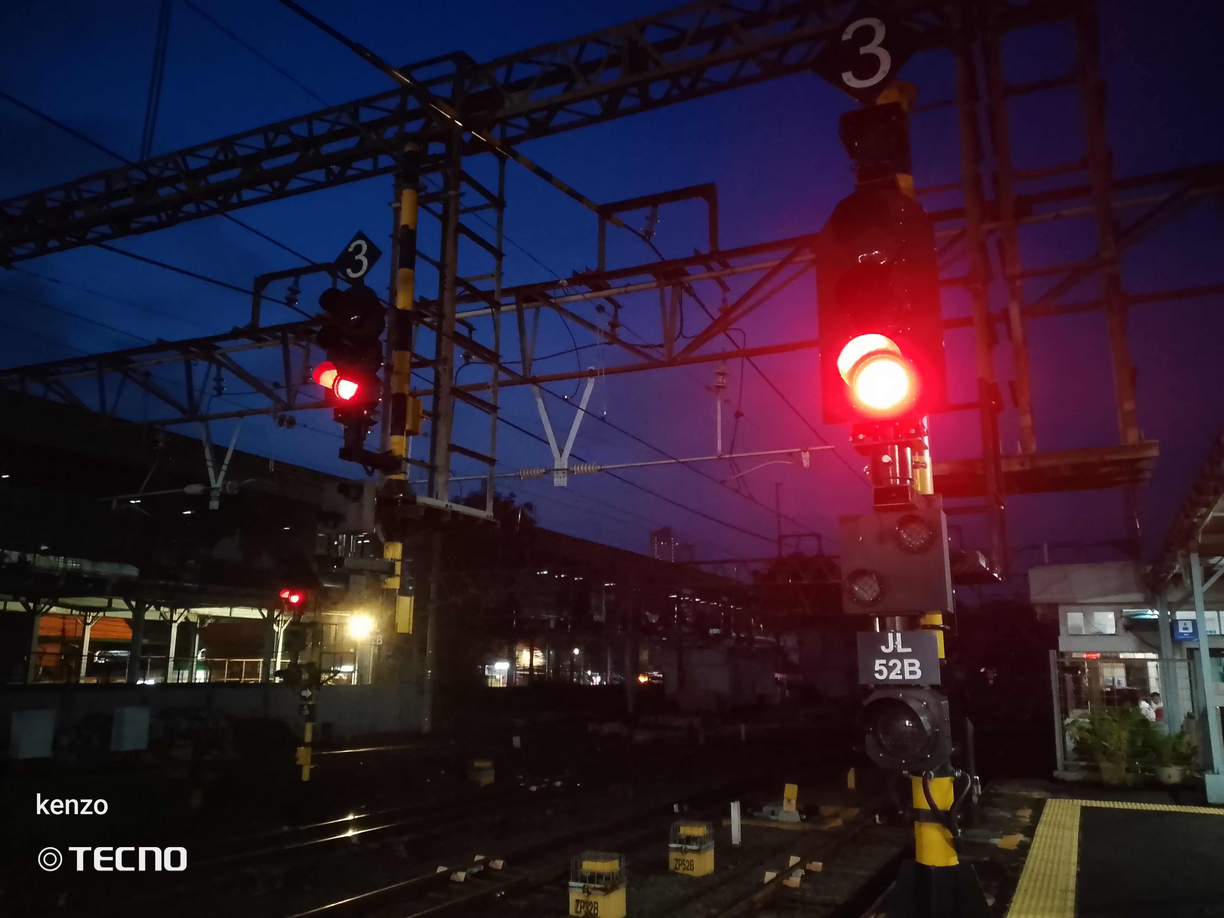 Sinyal gantung  di Stasiun Indonesia - foto kereta api terbaru