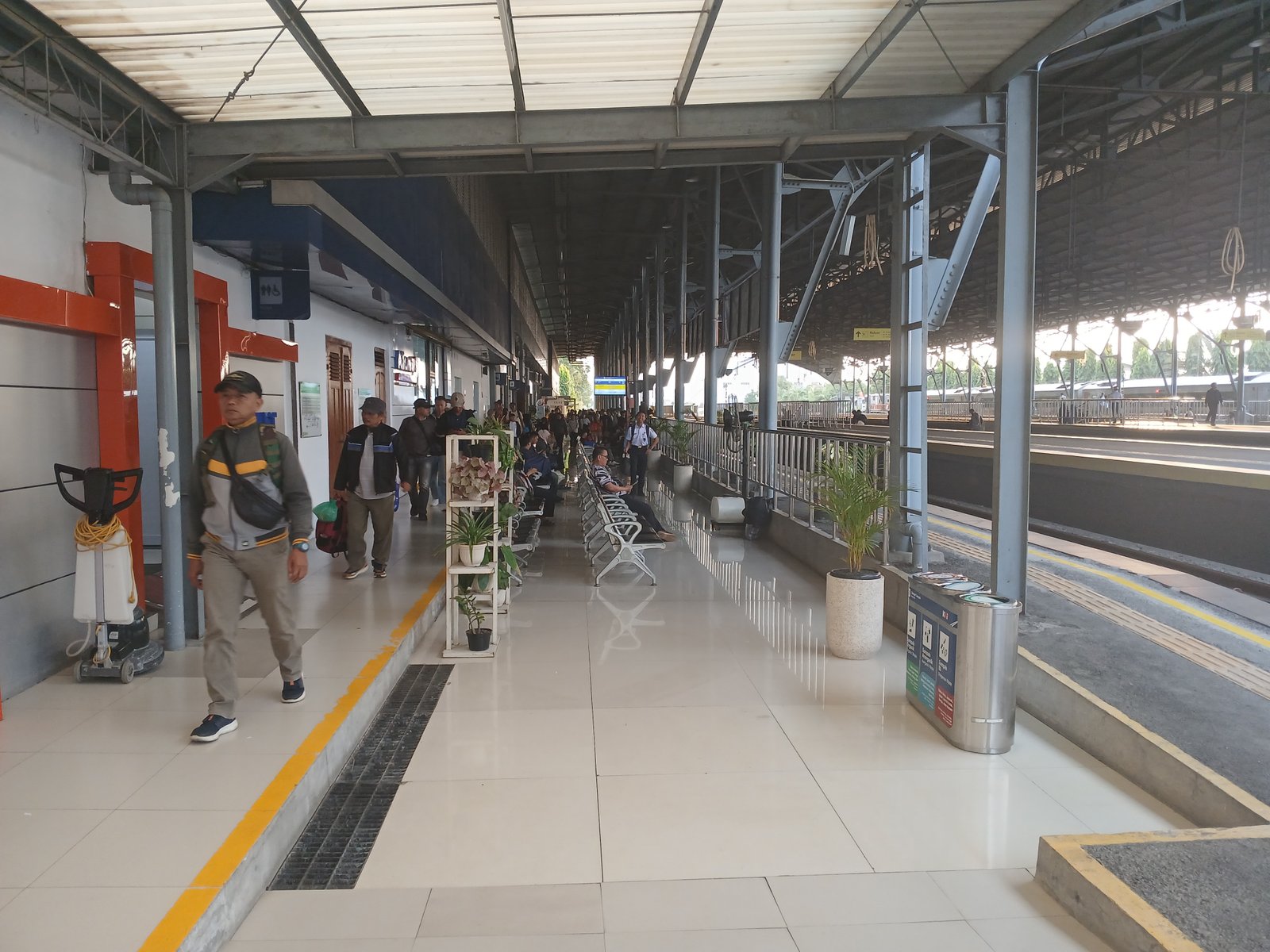 Situasi dan kondisi saat kerta api kertanegara sudah sampai di stasiun kroya