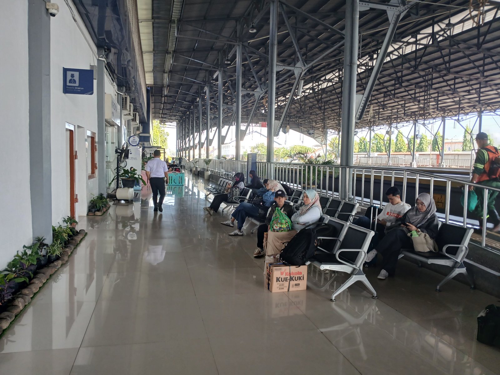 Situasi dan kondisi stasiun kroya sesudah liburan sekolah