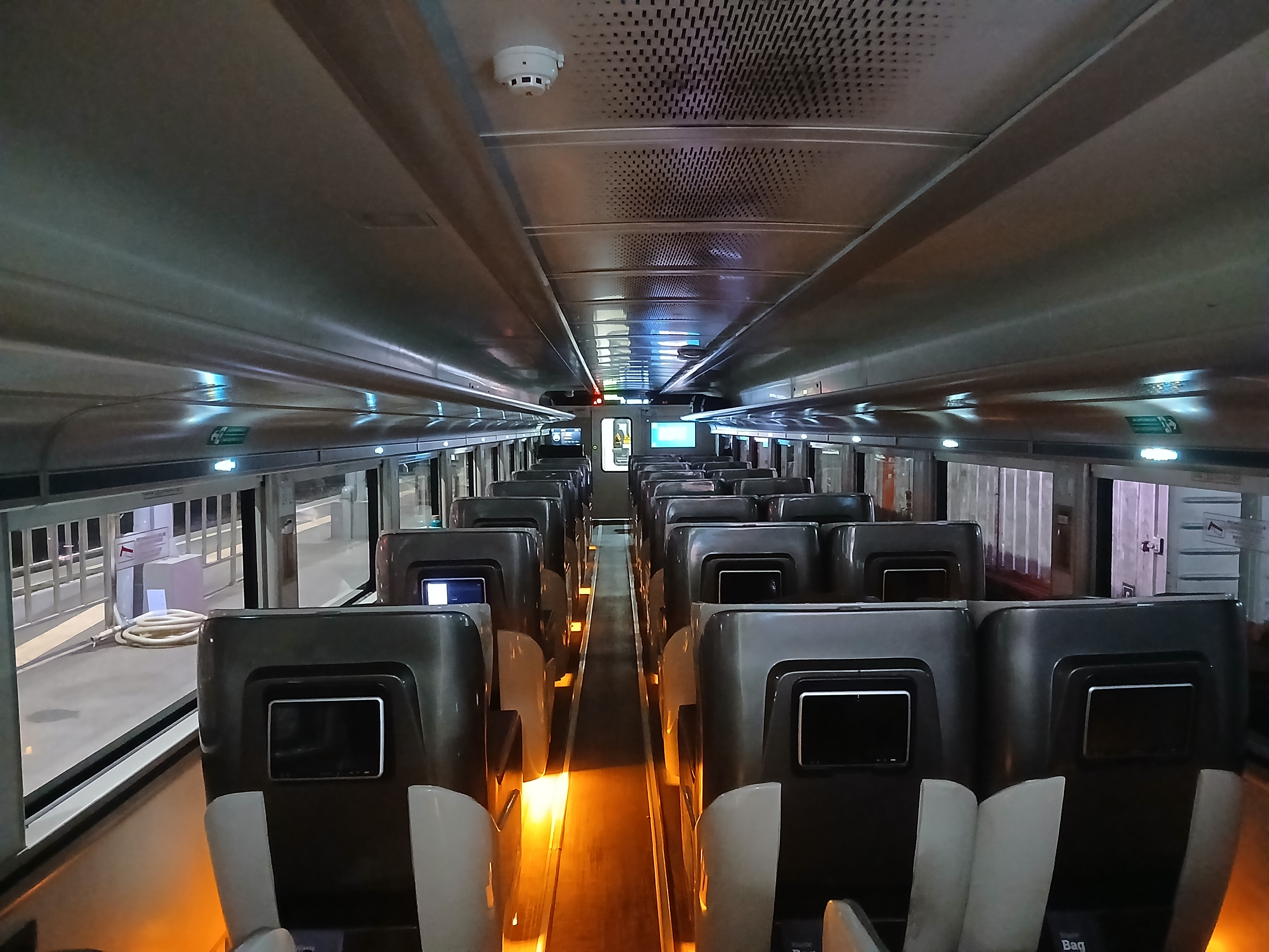 Foto "Taksaka: Menghubungkan Jogyakarta dan Jakarta ( Gambir ) dengan Cepat dan Nyaman di Indonesia