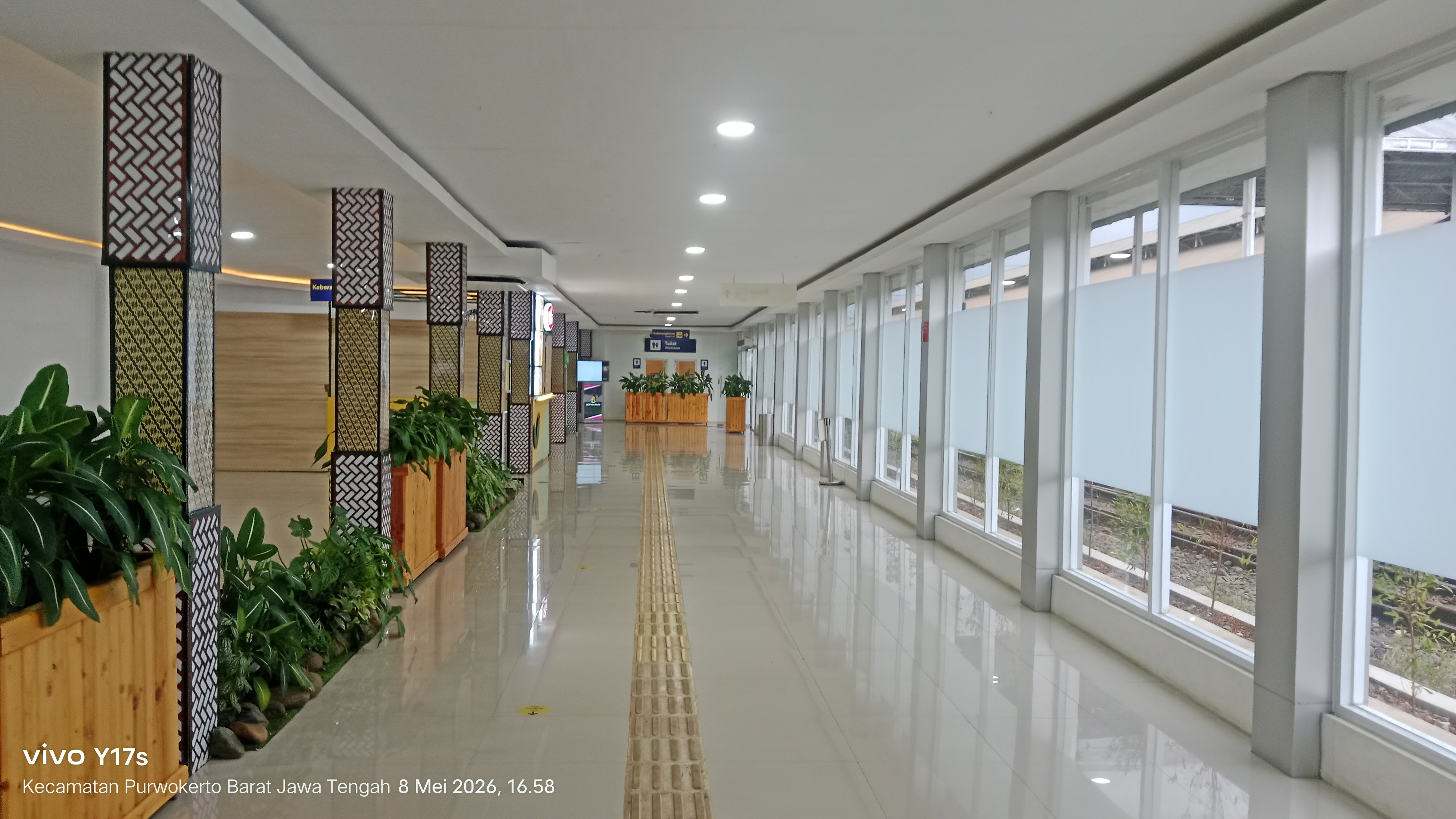 Tampak Lorong Pintu Barat Stasiun Purwokerto