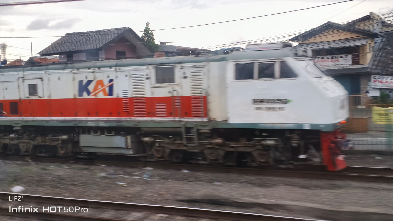 CC 203 95 01 di Stasiun Indonesia - foto kereta api terbaru