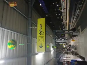 Arah pintu keluar stasiun kroya berada di sebelah timur toilet timur