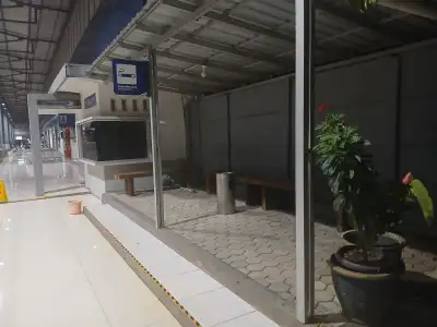 Area merokok sebelah barat stasiun kroya