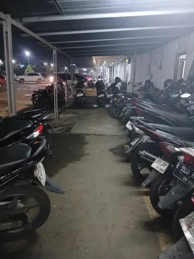 Area parkir motor stasiun kroya