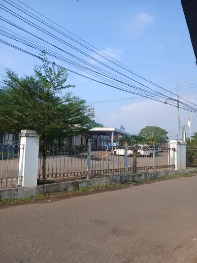 Area parkir sebelah barat stasiun kroya