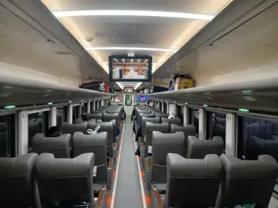 Ayo naik kereta apik ,rasakan nikmatnya pemandangan saat perjalanan