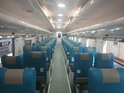 Ayo naik kereta makin aman dan nyaman