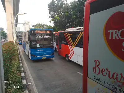 Jalan raya di penuhi TransJakarta 