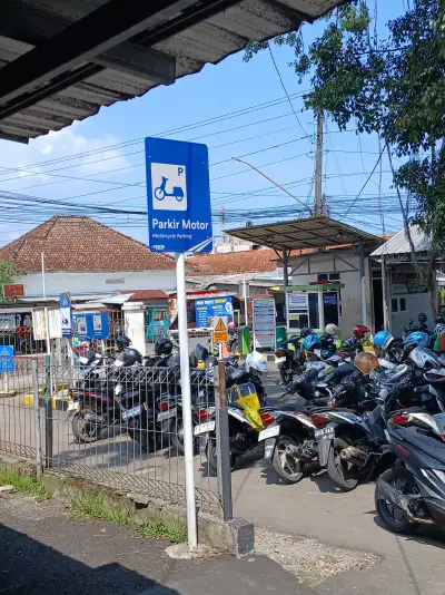 Kantor parkir stasiun kroya