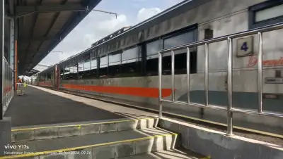 Kereta api 67 Malabar udah berangkat Madiun 20:35 wib