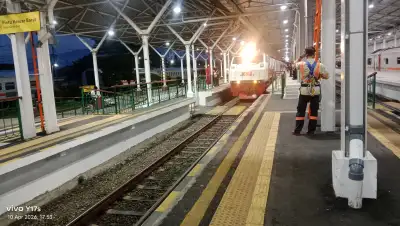 Kereta api Sawunggalih mengalami keterlambatan