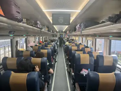 Kereta ekonomi sekarang makin nyaman buat perjalanan jarak jauh