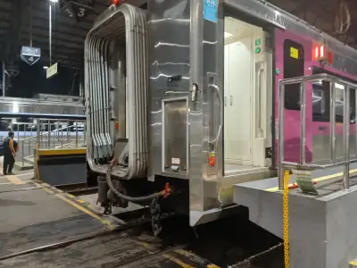 Kereta paling belakang