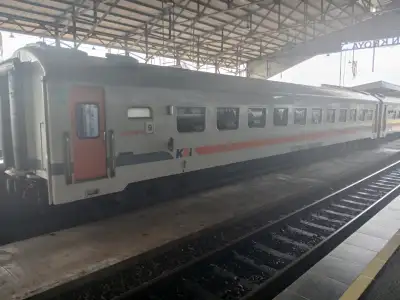 Kereta paling belakang 