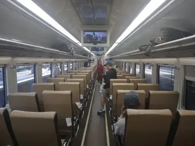 Kereta stainlees steel generasi pertama