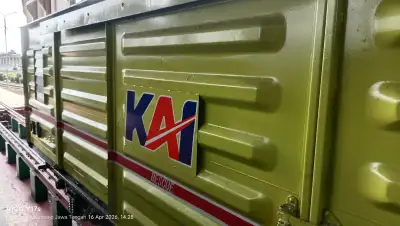 Lebih baik kamu berdiam disini kereta api penolong atau kereta api rescue