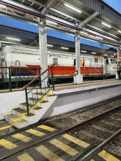 Lokomotif kereta Sawunggalih 112